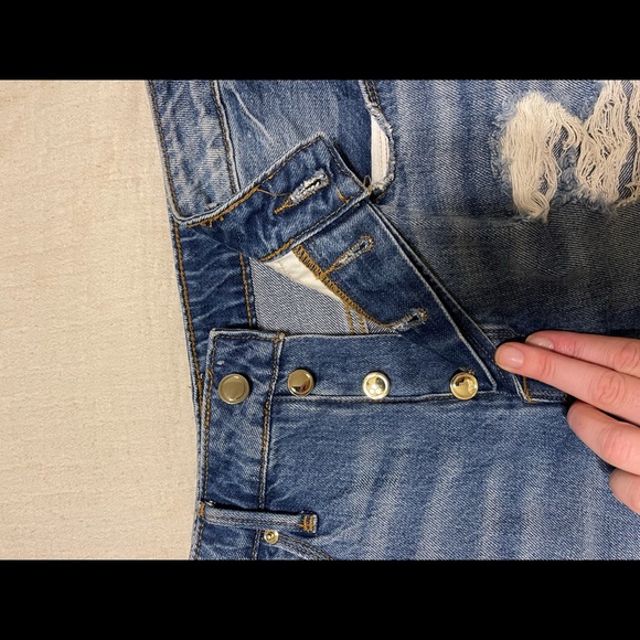 Good American Bombshell Shorts - Picture 5 of 8